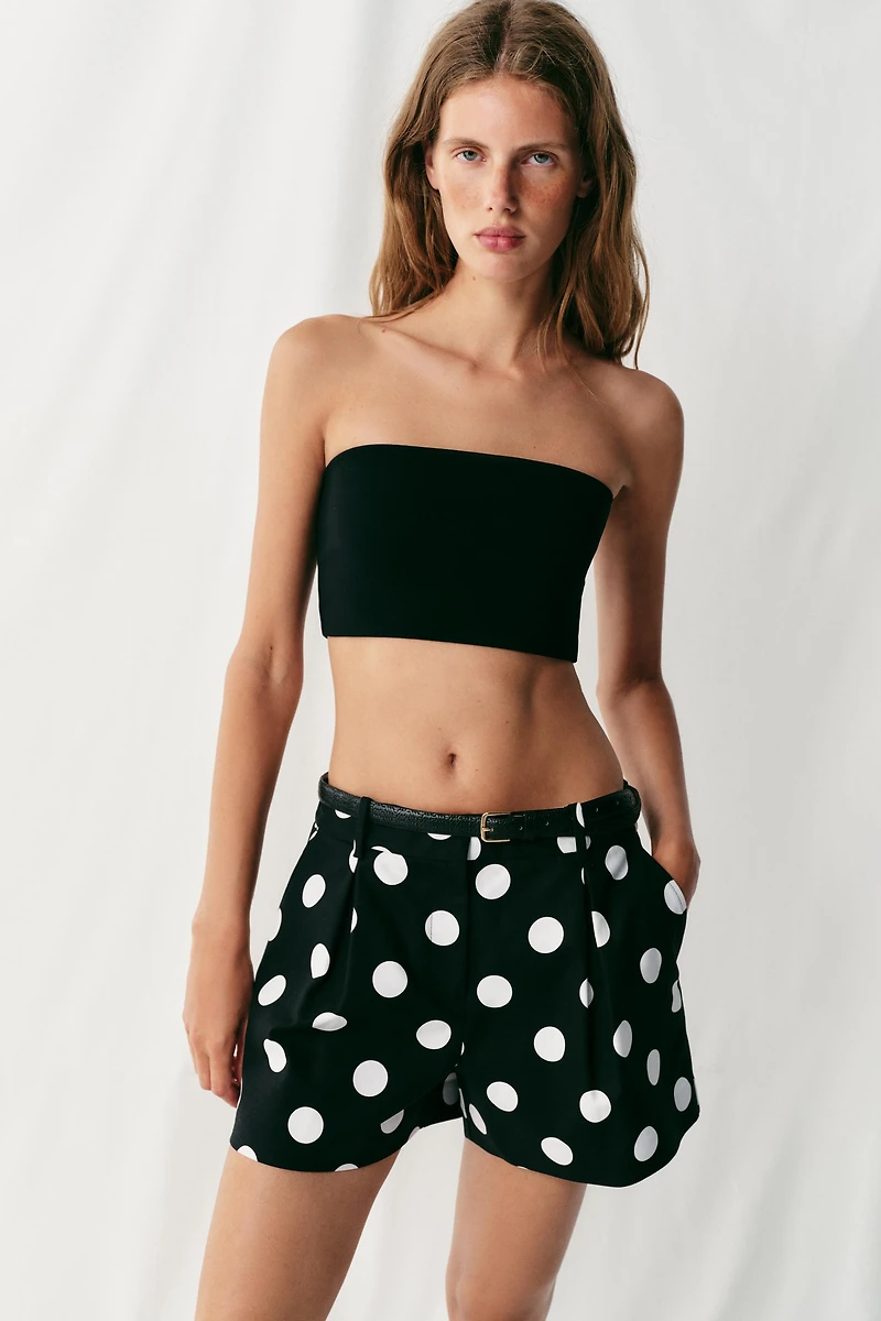 BERMUDA À PINCES ET CEINTURE POIS