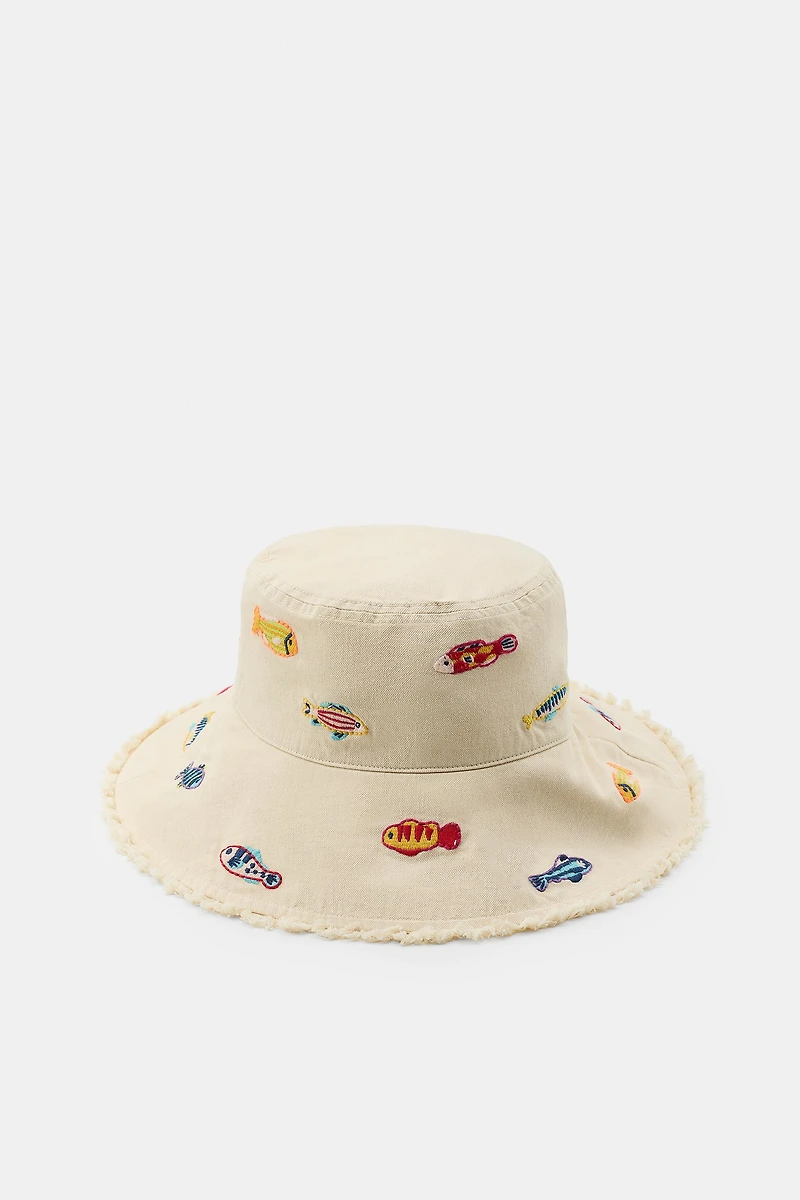 EMBROIDERED FISH BUCKET HAT