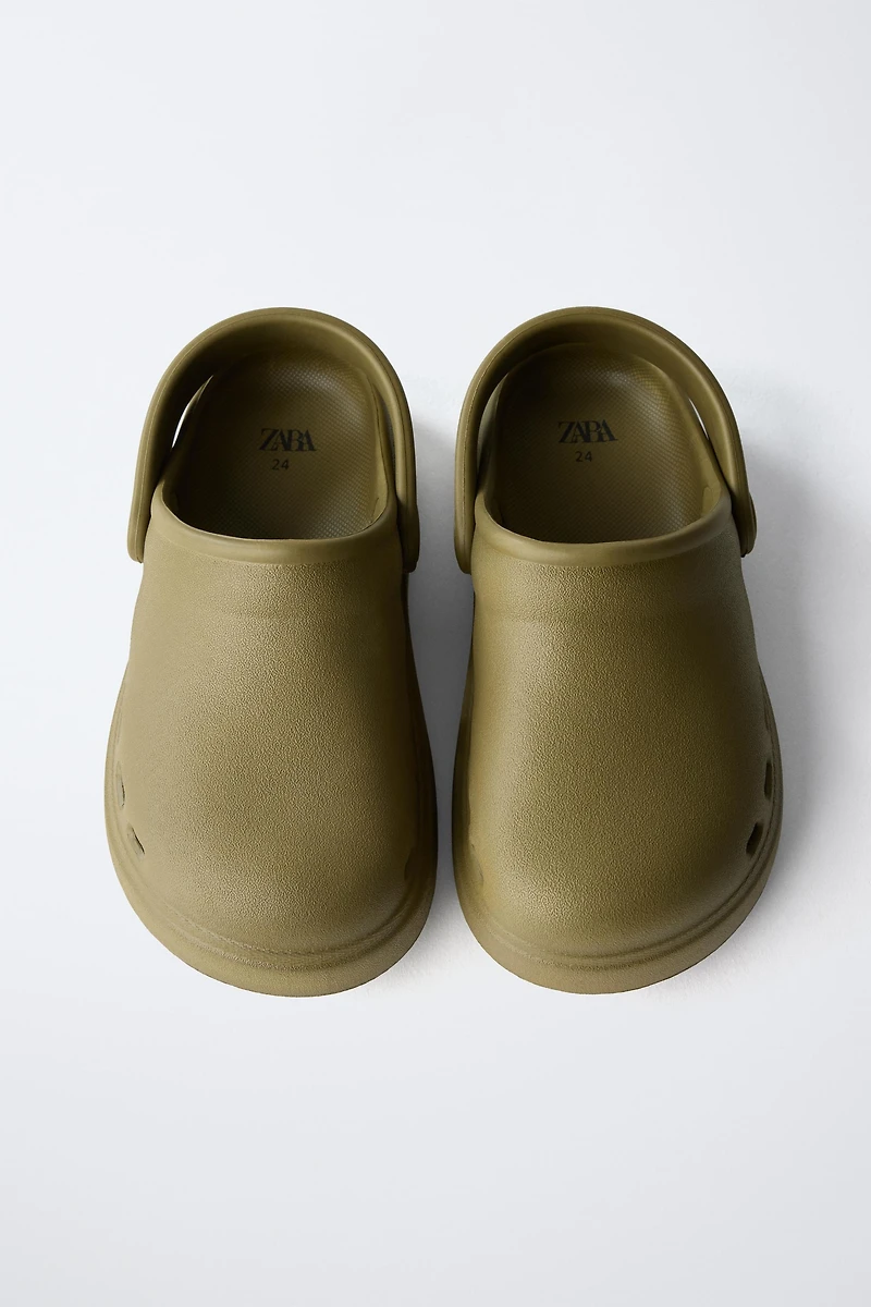 RUBBER CLOGS