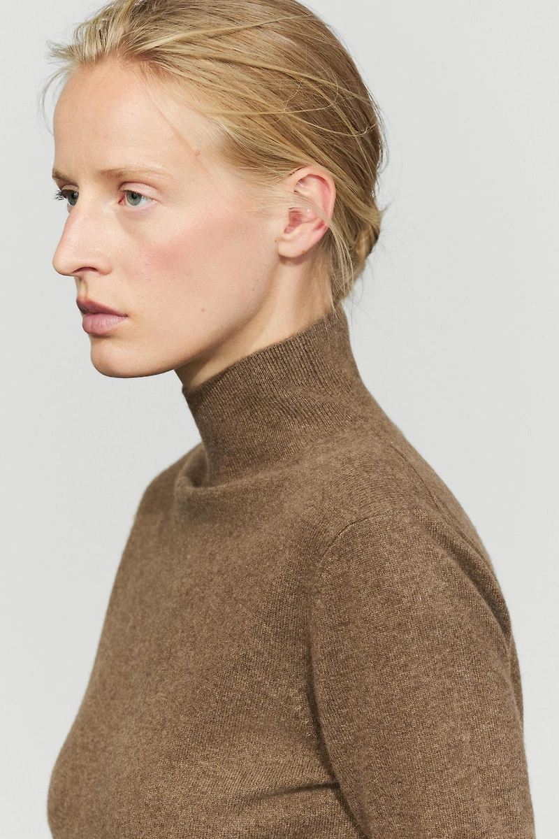 Wool-cashmere blend short sleeve knit sweater
