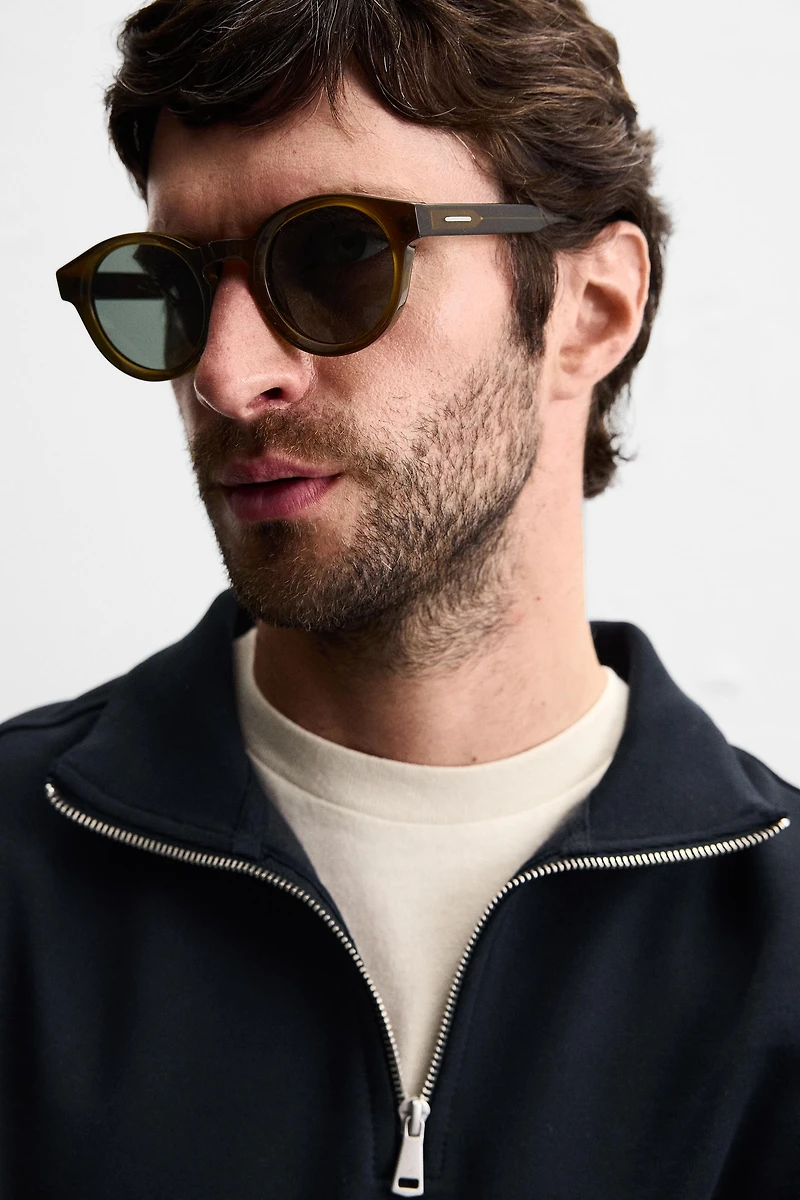BASIC QUARTER-ZIP SWEATSHIRT
