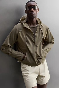 RUNNING WIND BREAKER WITH VENTS