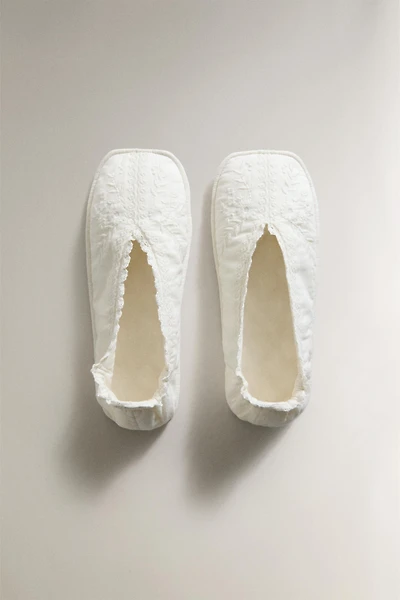 FOLDABLE LACE SLIPPERS