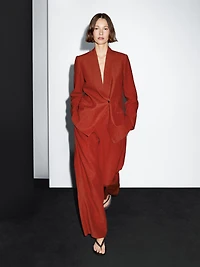 Straight-leg trousers with double dart detail