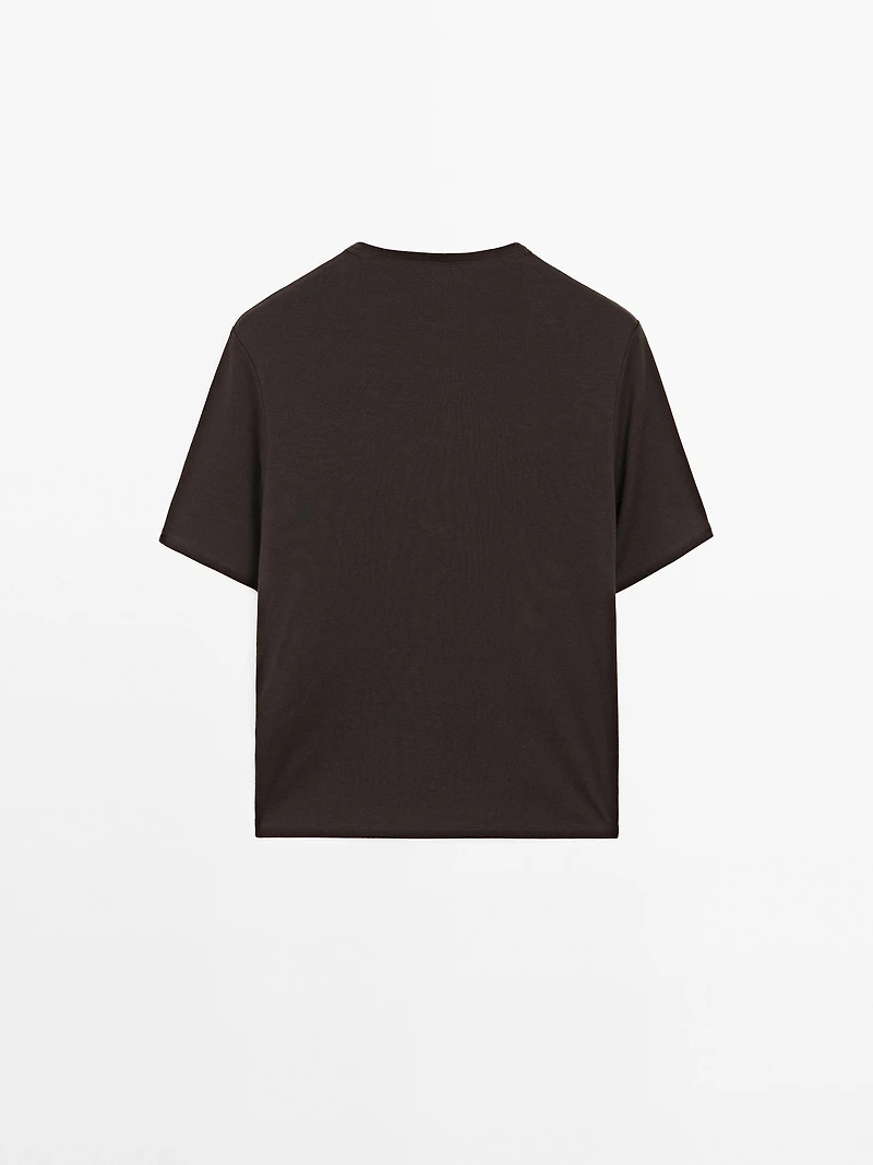 Oversized T-shirt with eyelets