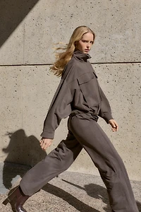 HIGH-WAISTED STRAIGHT LEG PANTS