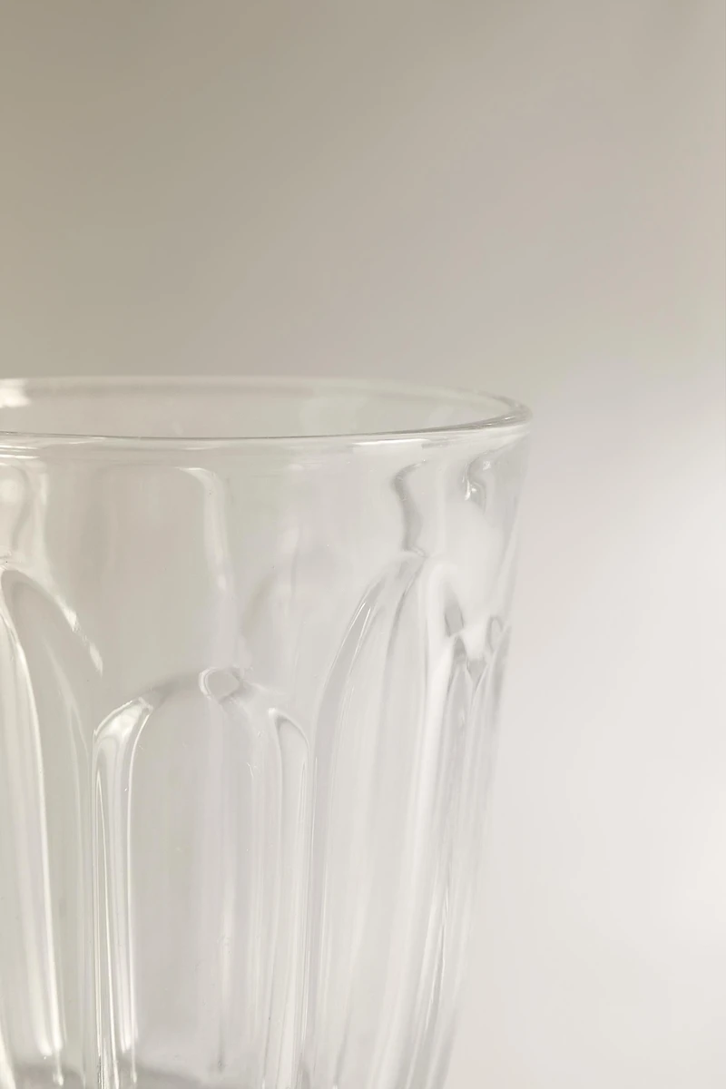COFFEE TUMBLER WITH RAISED DESIGN