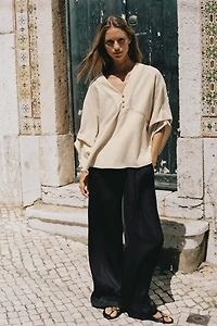 CHEMISE OVERSIZE EN LIN À SURPIQÛRES CONTRASTÉES