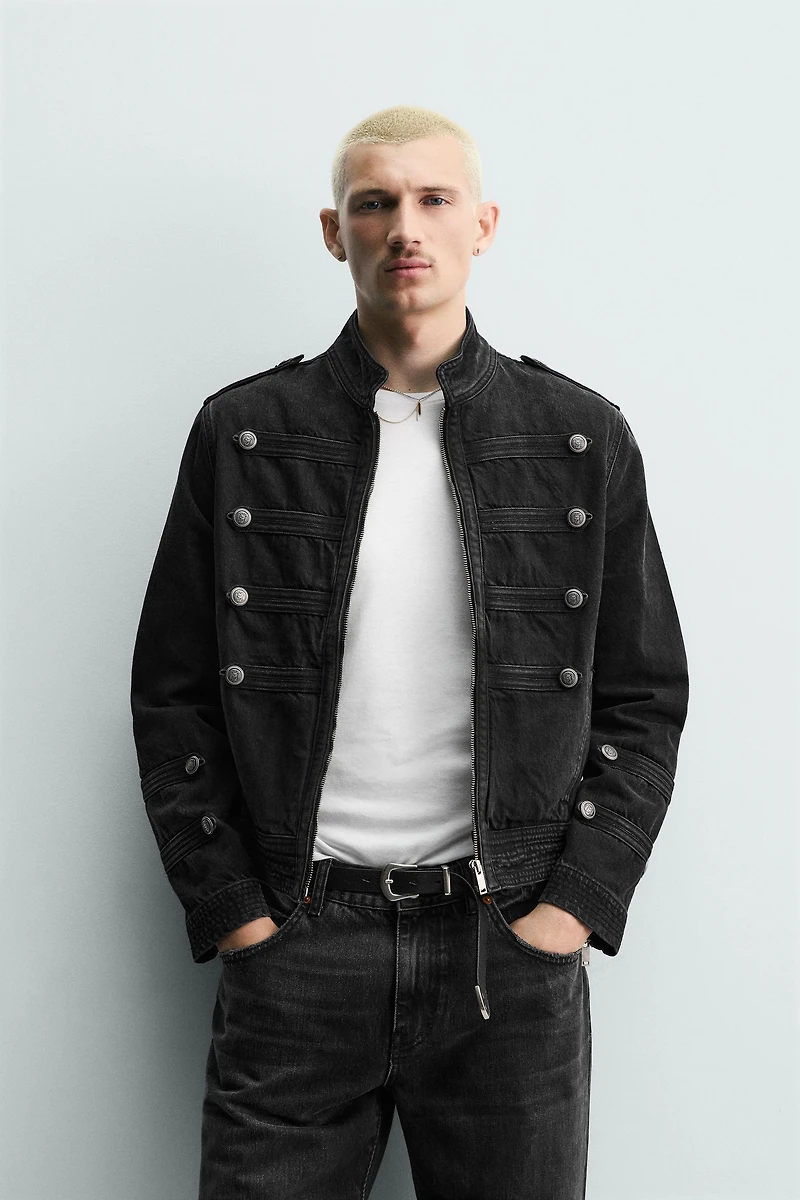 VESTE EN DENIM AVEC BRANDENBOURGS ET BOUTONS