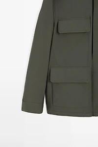 Water-repellent puffer jacket with pockets
