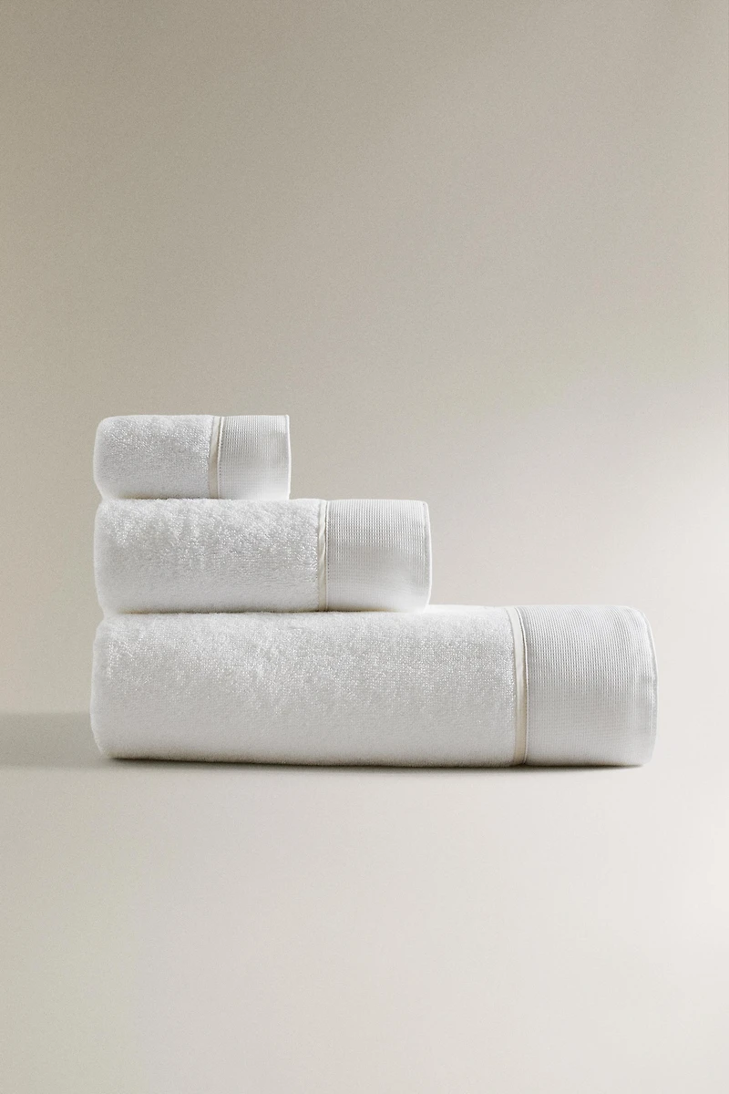 BATH TOWEL WITH PIQUÉ BAND