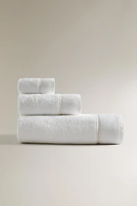 BATH TOWEL WITH PIQUÉ BAND