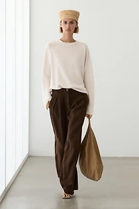 100% linen wide-leg pleated trousers