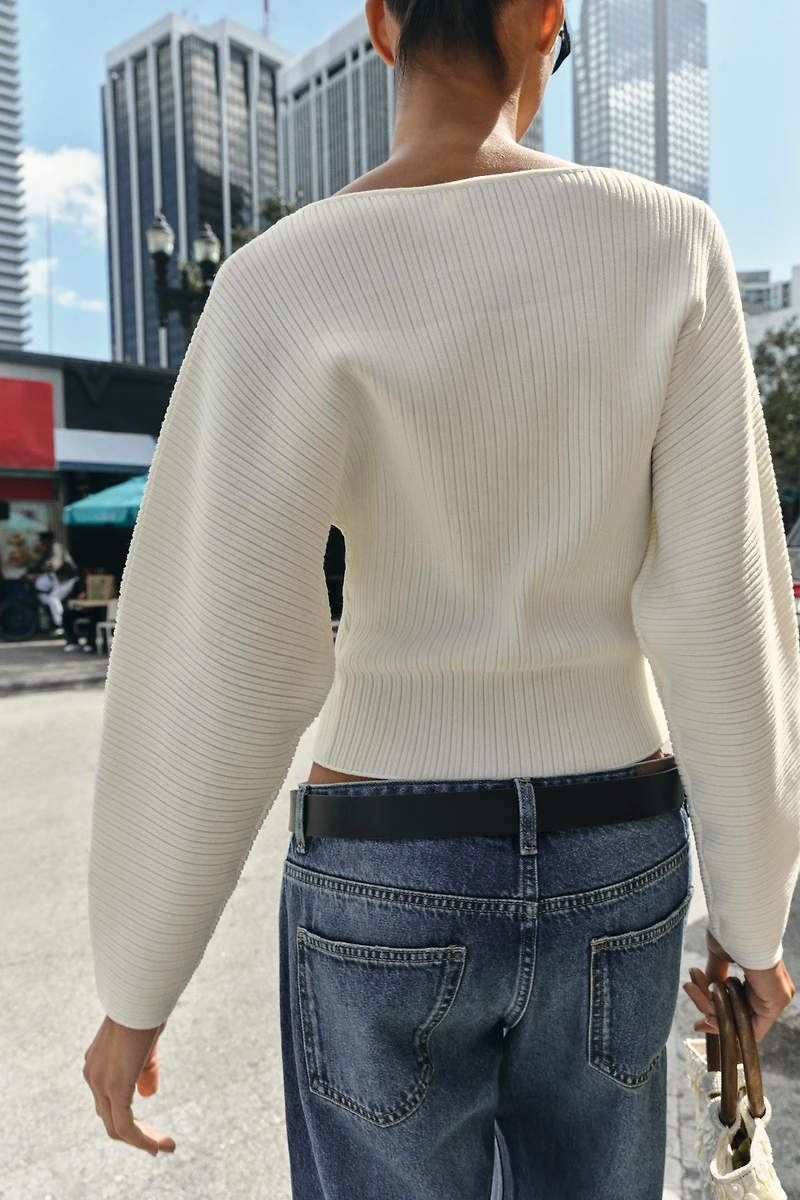PULL EN MAILLE CÔTELÉE À MANCHES AMPLES