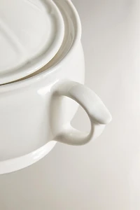 PORCELAIN TUREEN WITH A RAISED DESIGN