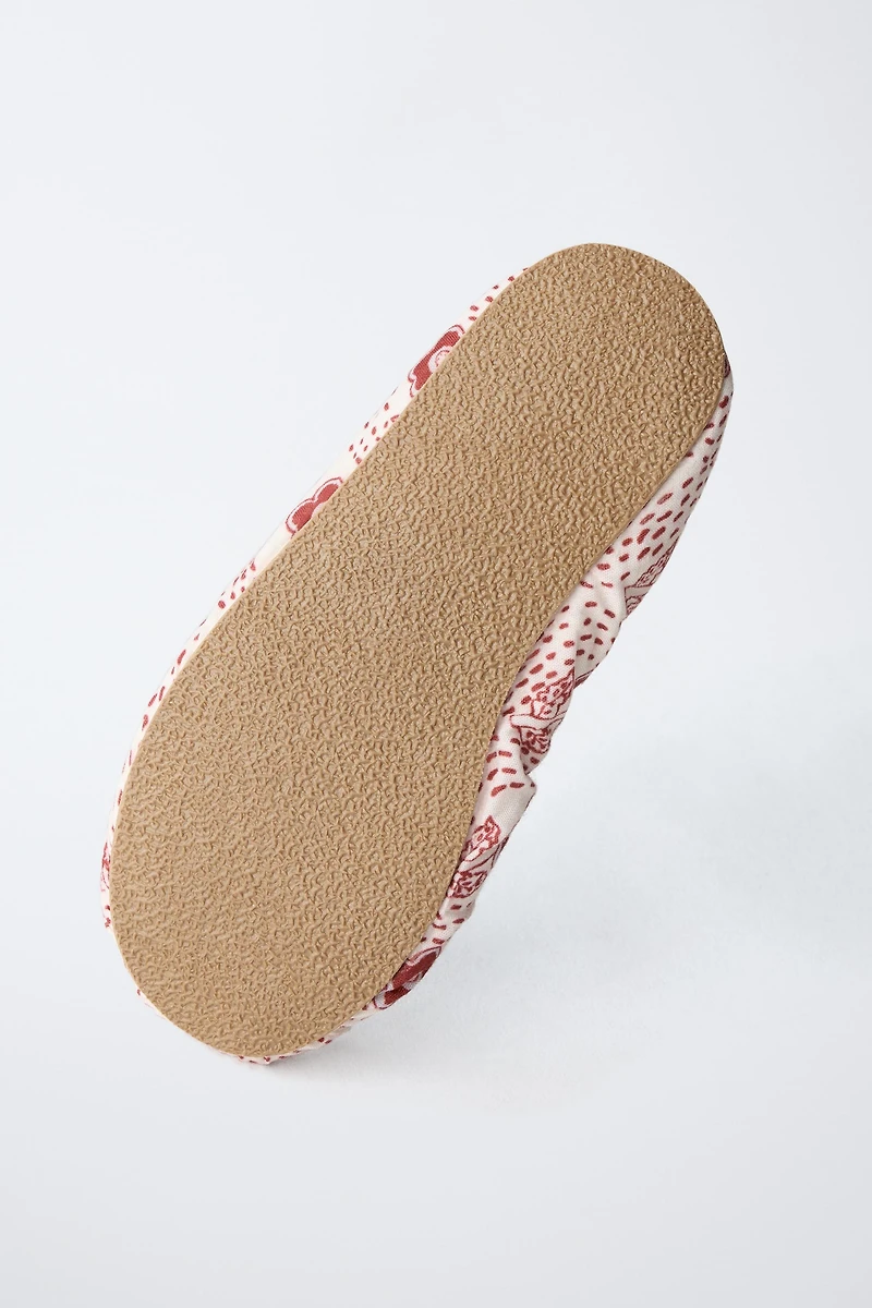 BALLET FLATS WITH DETAIL