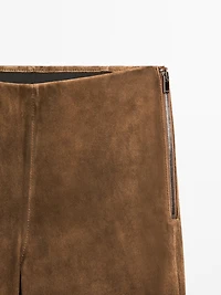 Pantalon flare en cuir finition daim