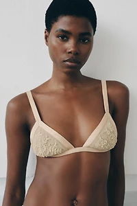 SOUTIEN-GORGE TRIANGLE EN DENTELLE AVEC FANTAISIE