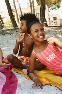 6-14 YEARS / STRIPED TEXT LA JOLLA BEACH SWIMSUIT