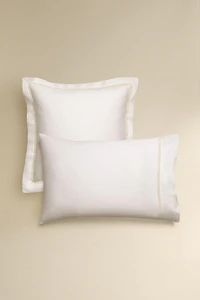 TAIE D’OREILLER SATIN BRODERIE JOUR ÉCHELLE