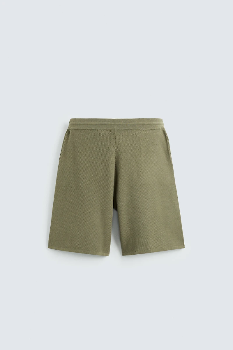 TEXTURED KNIT SHORTS