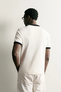 T-SHIRT BASIQUE CÔTELÉ EN CONTRASTE