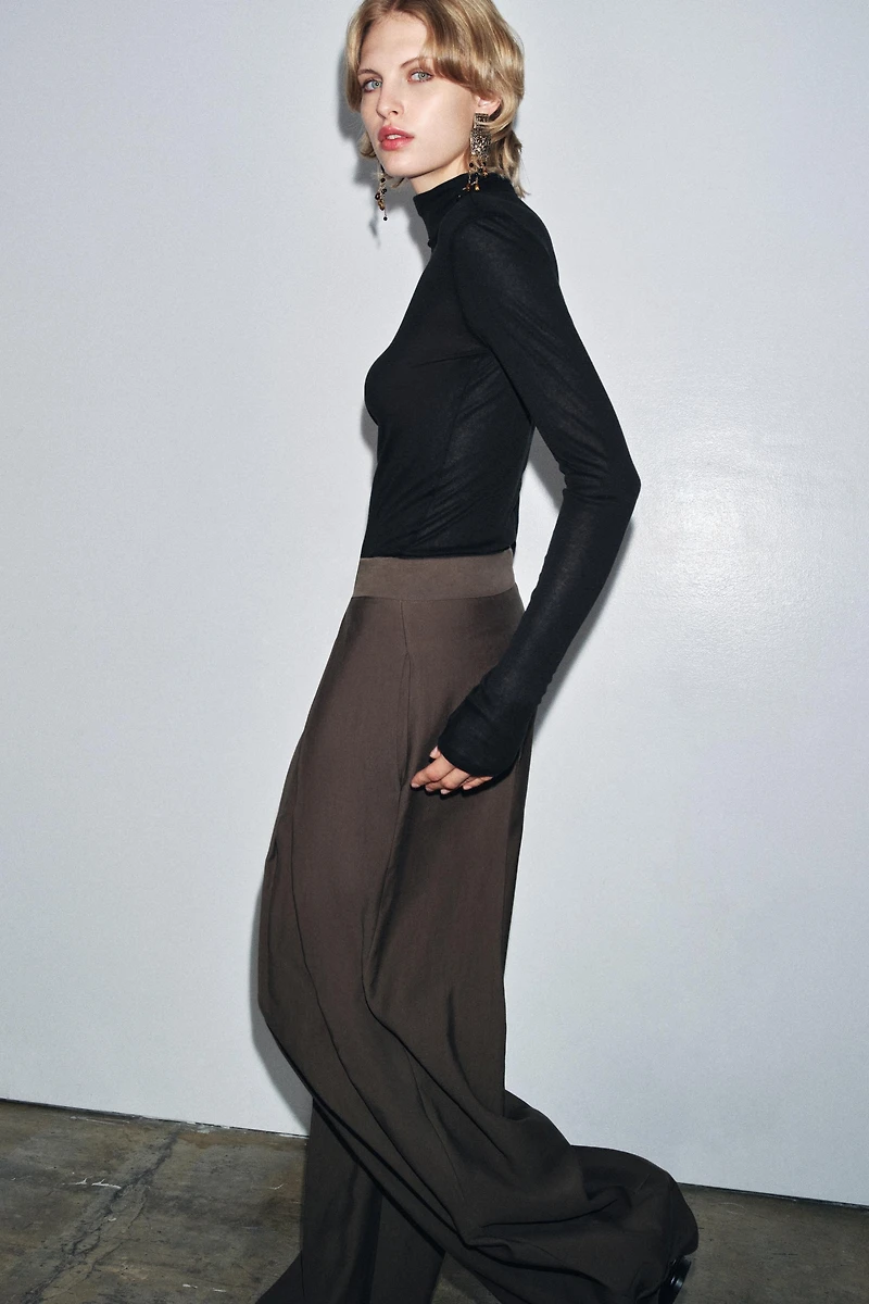 HIGH NECK T-SHIRT
