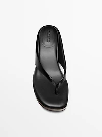 Mid-heel sandals with toe divider