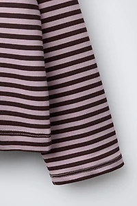 T-SHIRT À RAYURES ET INSCRIPTION BRODÉE