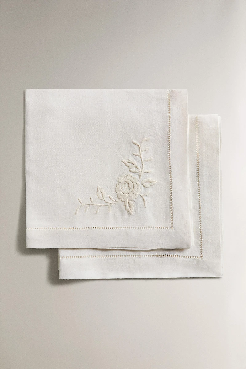 SET OF LINEN NAPKINS WITH FLORAL EMBROIDERY AND HEMSTITCHING (SET OF 2)