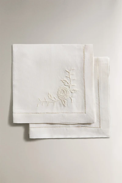 SET OF LINEN NAPKINS WITH FLORAL EMBROIDERY AND HEMSTITCHING (SET OF 2)