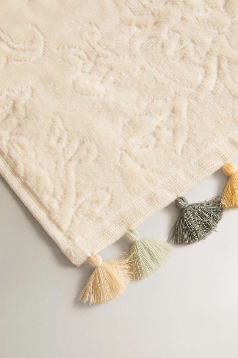 JACQUARD POMPOM BATH TOWEL