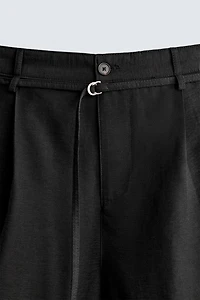 RELAXED FIT BELTED PLEATED SHORTS