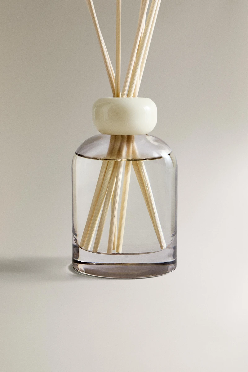 (4.06 oz) FLEUR DE VÉTIVER SCENTED REED DIFFUSER