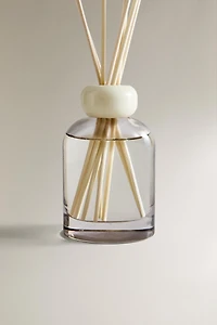 (4.06 oz) FLEUR DE VÉTIVER SCENTED REED DIFFUSER