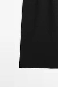 Robe courte à décolleté rond