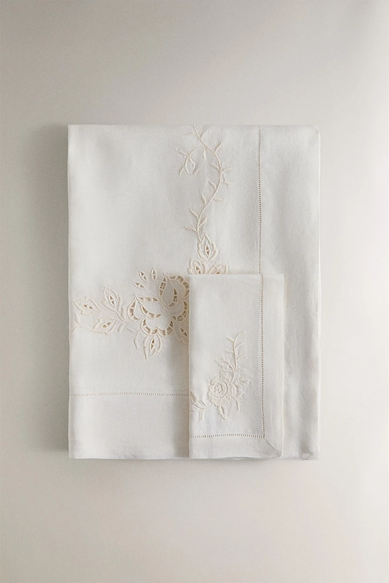 LINEN TABLECLOTH WITH FLORAL EMBROIDERY AND HEMSTITCHING