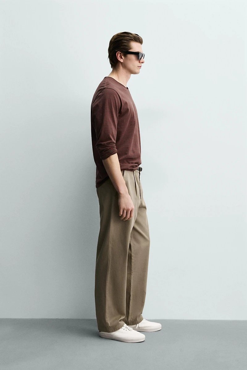 RELAXED FIT PLEATED CHINO PANTS