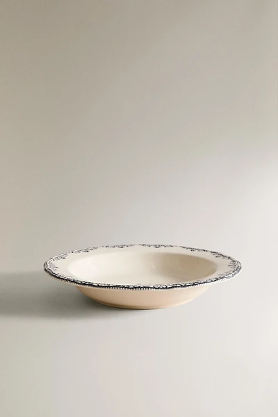 ASSIETTE CREUSE MOTIF POSITIONNÉ