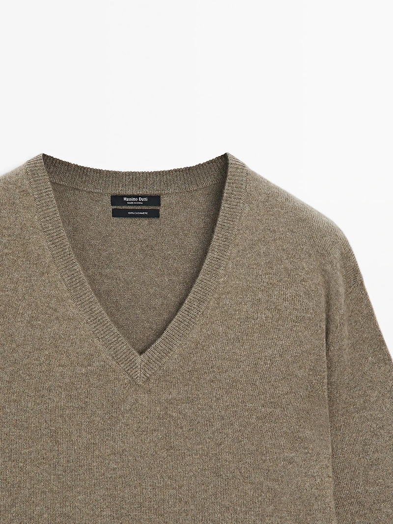 Knit 100% cashmere V-neck sweater