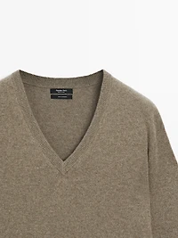 Knit 100% cashmere V-neck sweater