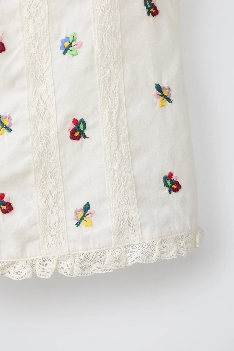 EMBROIDERED LACE BLOUSE