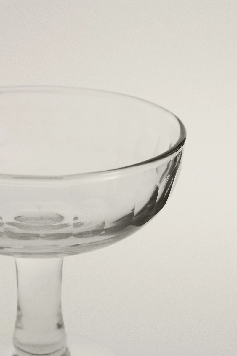 VERTICAL RAISED DESIGN GLASS