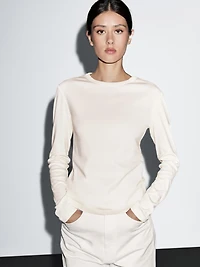 Long sleeve T-shirt with rounded hem
