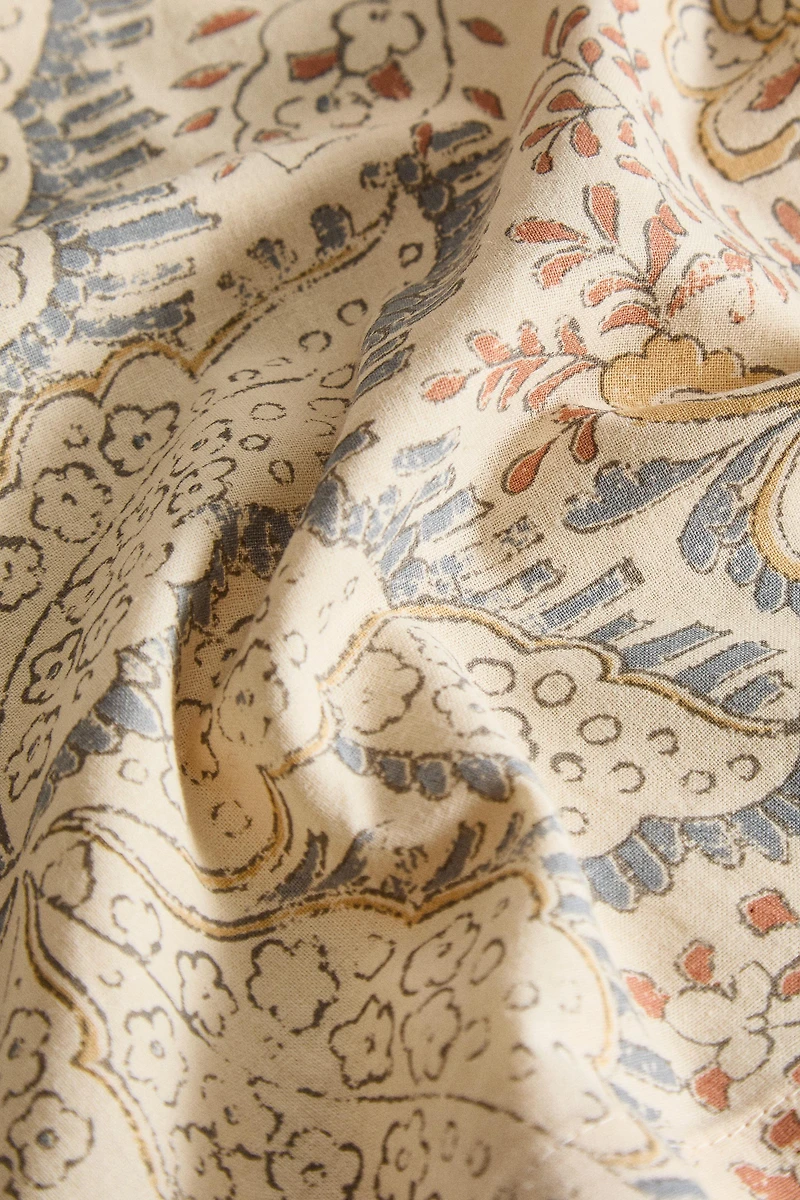 FLORAL AND PAISLEY PRINT TABLECLOTH
