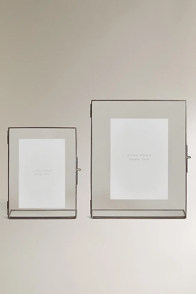 RECTANGULAR STRUCTURE PICTURE FRAME