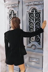 TRIM TOPSTITCHING BLAZER