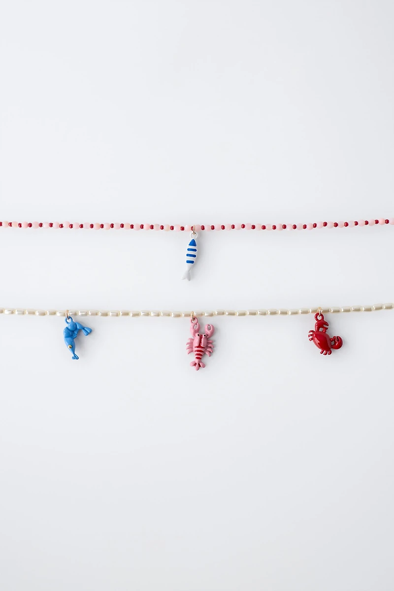 LOT DE DEUX COLLIERS PERLES ET FANTAISIE MER