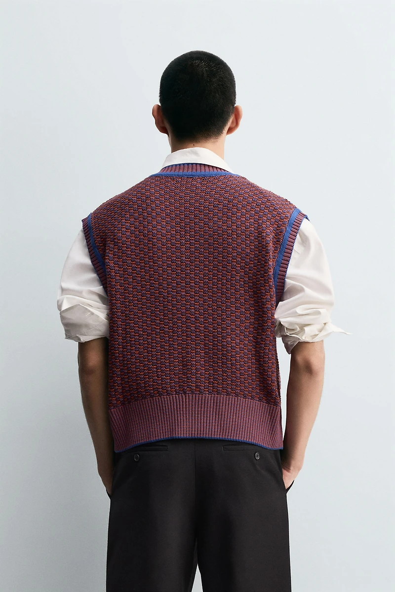 CONTRAST KNIT VEST