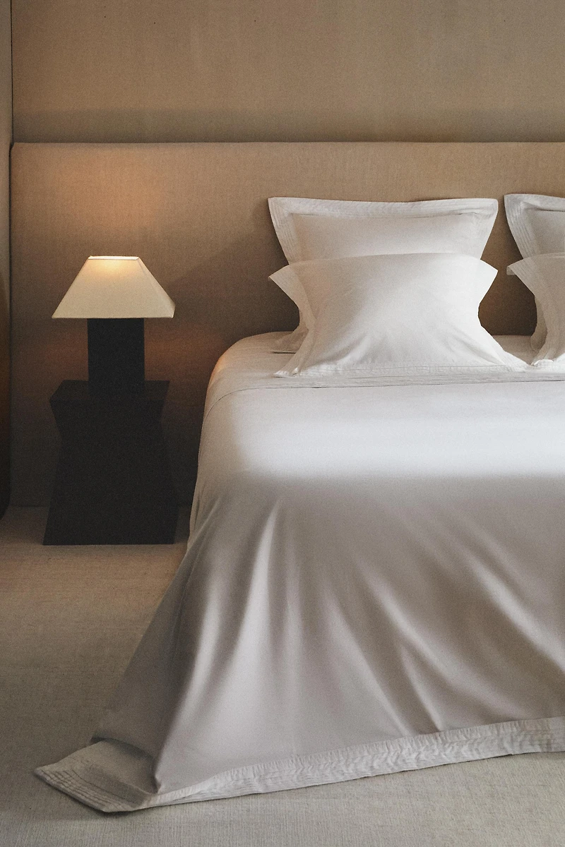 SATEEN COTTON DUVET COVER WITH PLEATED EDGE (400 THREAD COUNT)